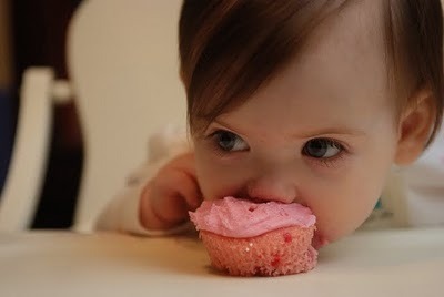 Bebê Comendo Cupcake / Imagens Fofas para Tumblr, We Heart it, etc