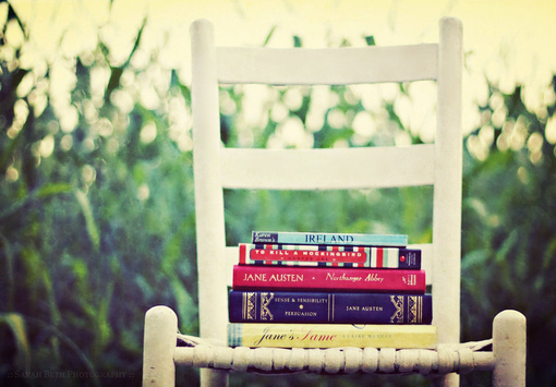 Cadeira com Livros / Imagens Fofas para Tumblr, We Heart it, etc
