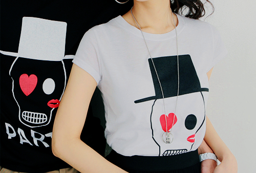 Casal com camiseta de caveirinhas / Imagens Fofas para Tumblr, We Heart it, etc