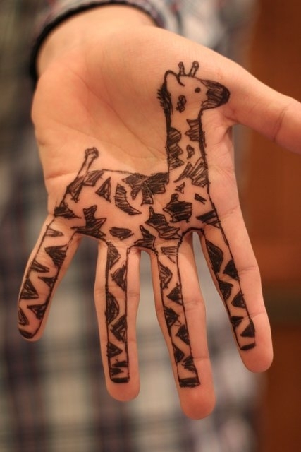 Girafa na Mão / Imagens Fofas para Tumblr, We Heart it, etc