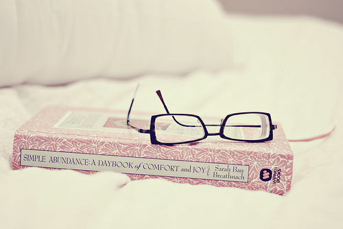 Livro e Óculos / Imagens Fofas para Tumblr, We Heart it, etc