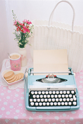 Máquina de escrever com bolachas / Imagens Fofas para Tumblr, We Heart it, etc